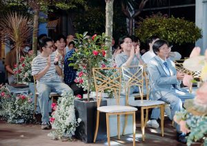 Ghế Chameleon Thanh Lưng Đan Chéo Nệm Rời Mềm Mại 6 Không gian tiệc cưới đẳng cấp độc bản với dàn ghế chameleon ít đụng hàng