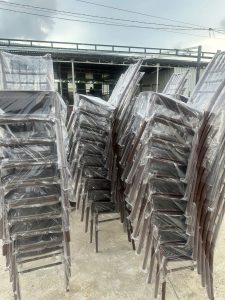 Mặt sau ghế tiffany nhựa bóng màu nâu