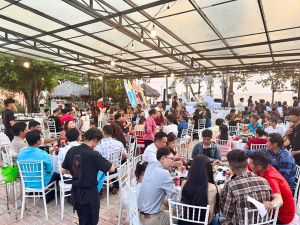 ghế Tiffany nhựa tại Lalasea Bistro Hà Tiên