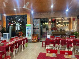 Dự án bàn giao Ghế Tiffany Nhựa Tại Cơm Niêu Vĩnh Lợi Cam Ranh